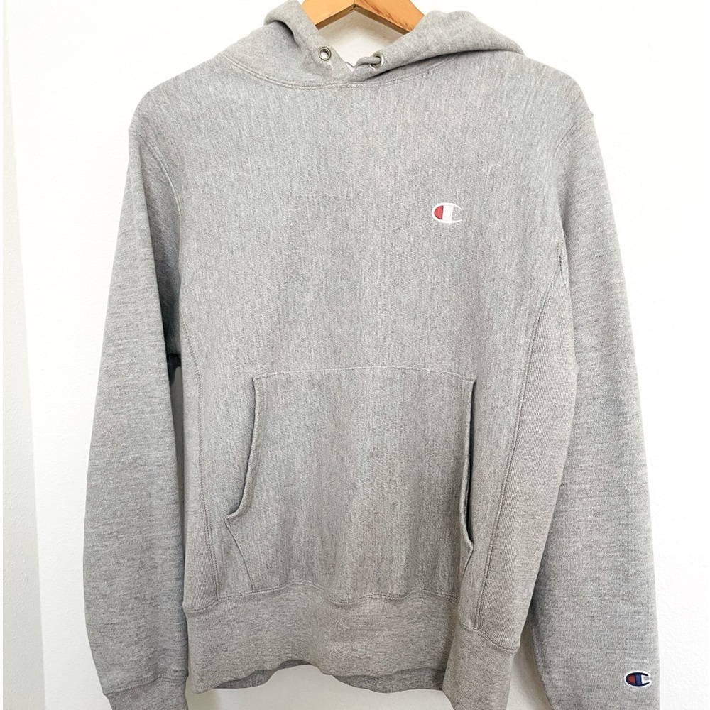 Champion Sweater Reverse weave, gray color, talla Small, used in good condition